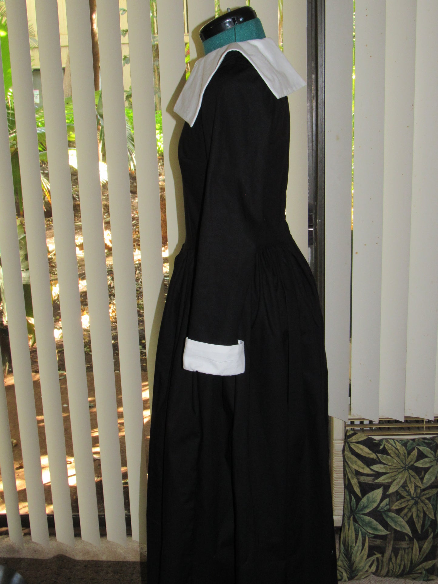 1770s Colonial Early American Pioneer Pilgrim Costume Cosplay for Teens Adults