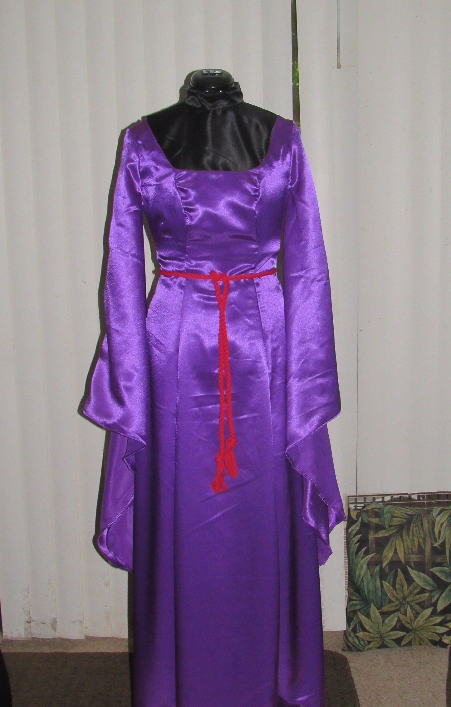 Classic Evil Queen Medieval Cosplay Costume Dress Cape Hood for Teens/Adults